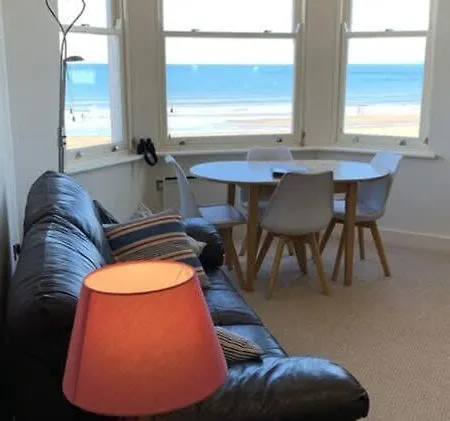 Casa vacanze 5, 11 The - Spectacular Views Of The Bay Filey